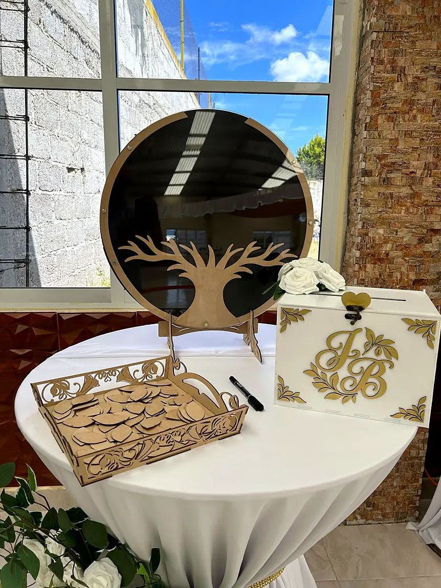 Mesa de boda: caja de acrílico y árbol en MDF